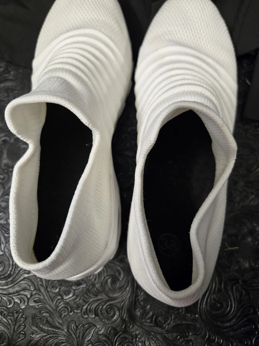 Women's White Slip-On Knit Socks - Brand Unspecified